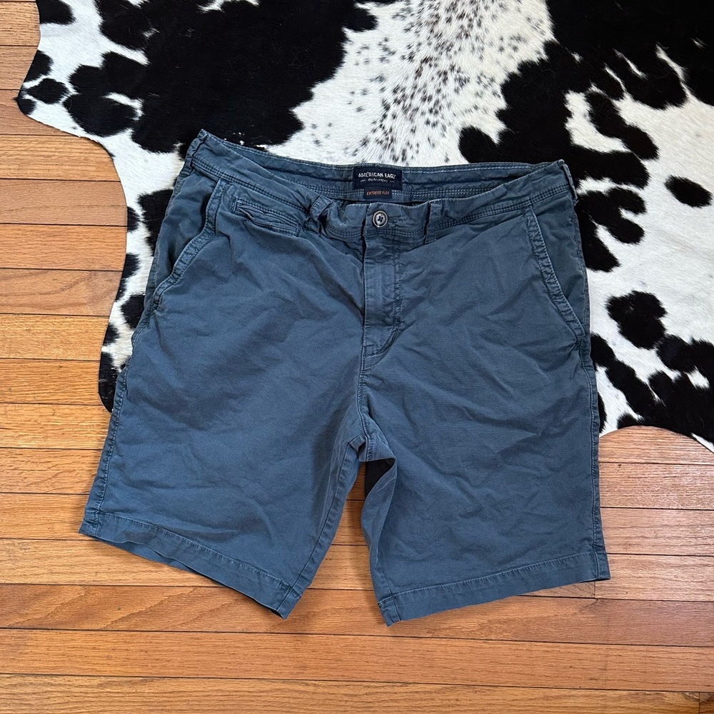 american eagle | dark gray khaki shorts